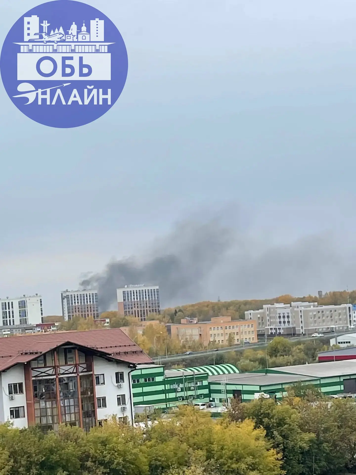 Большой столб чёрного дыма со стороны Воздушной гавани в Геодезии