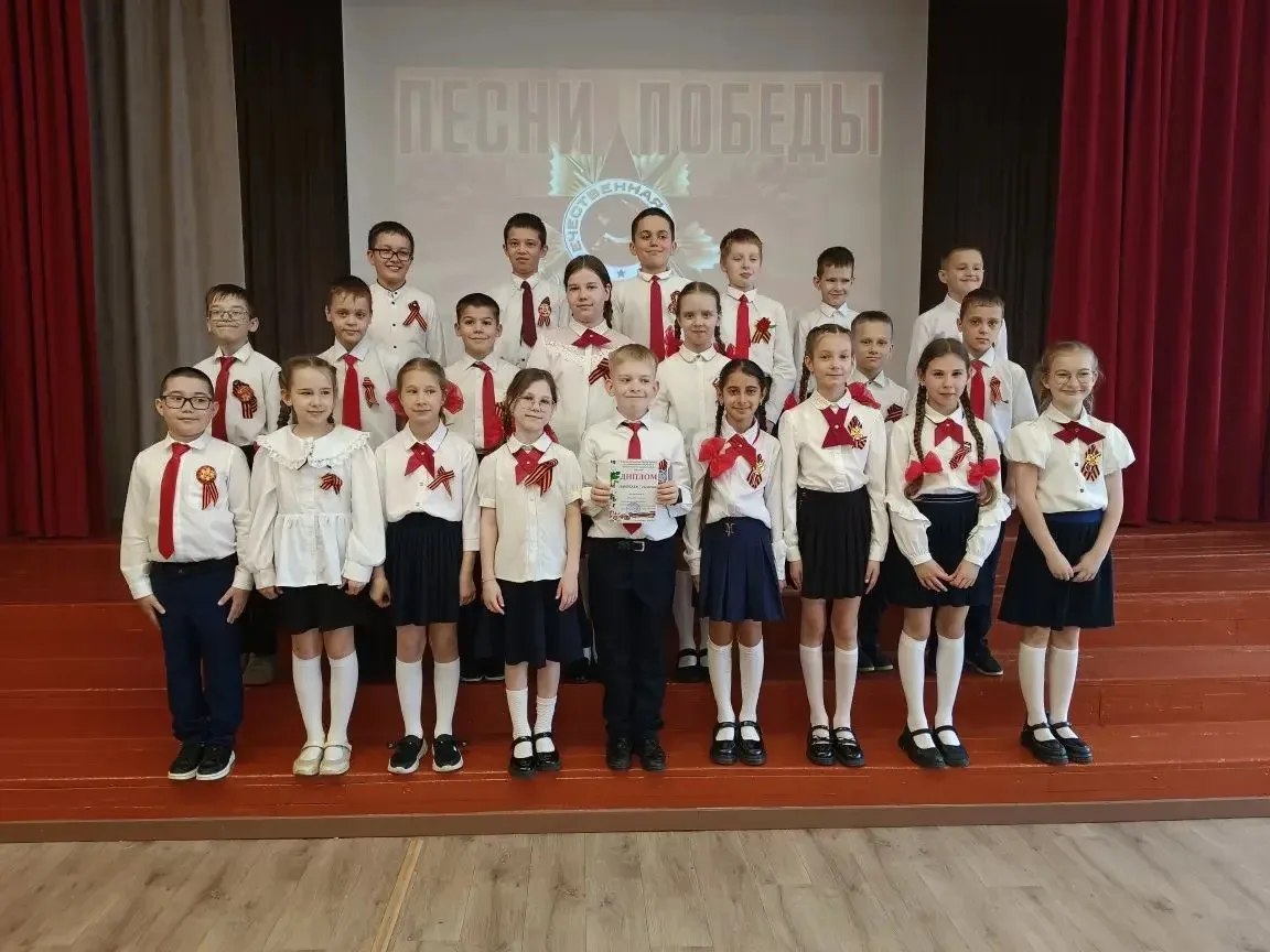 🎶 Битва хоров: О главном 🎶  7 мая в нашей школе прошел замечательный конкурс "Битва хоров", посвящен