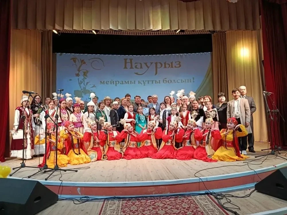 Наурыз в Таврическом районе: яркое выступление юных талантов Коянбайской школы 🌿🎶