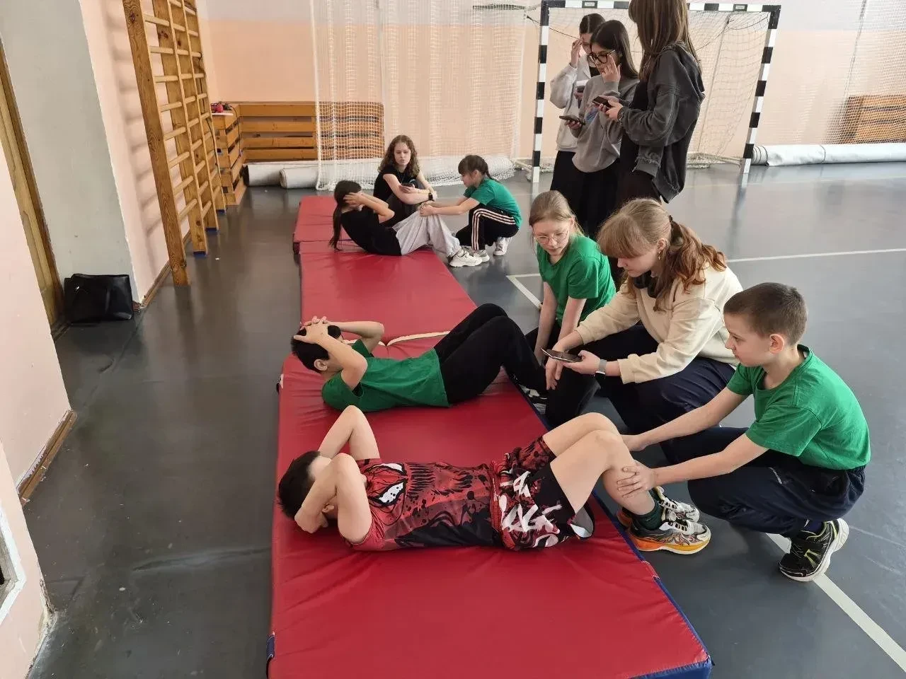 🎉 УРА! УРА! УРА! 🎉«Мы сдаём ГТО»   С большим энтузиазмом в нашей гимназии прошло спортивное мероприя