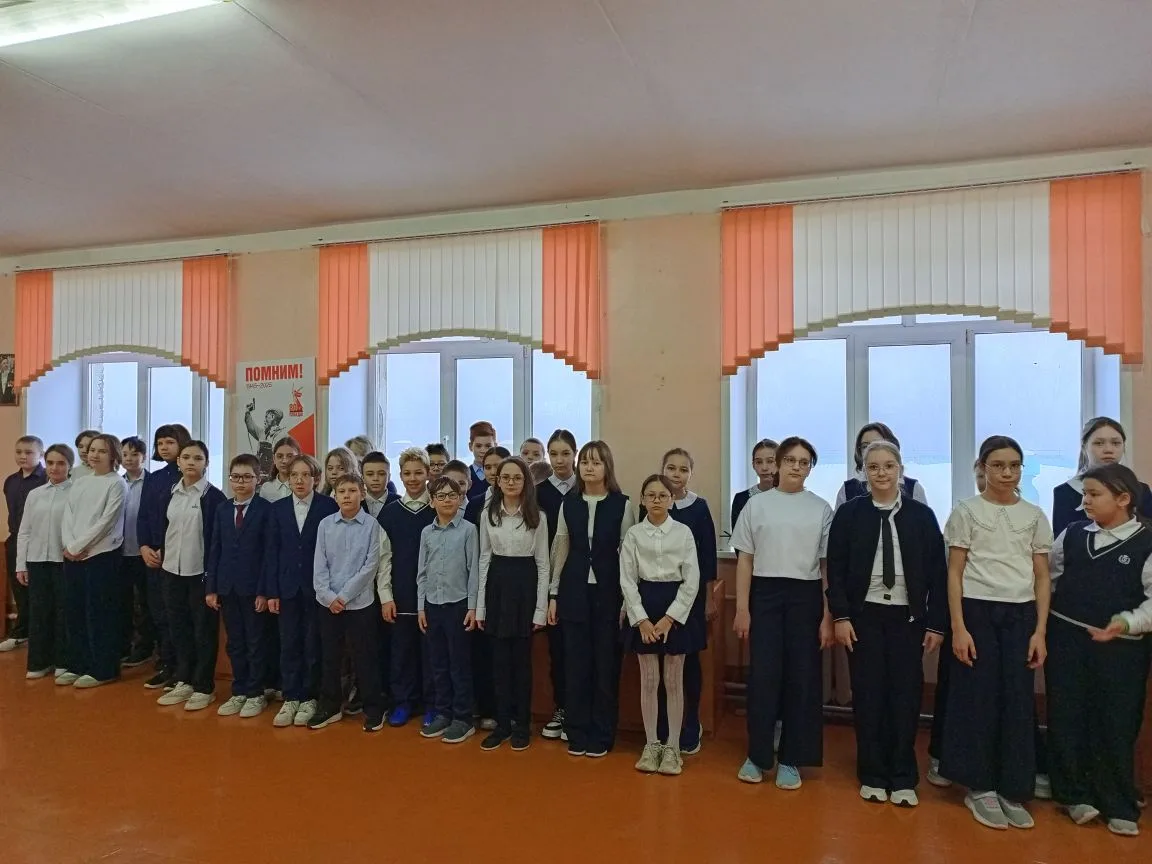 🇷🇺16 марта новая учебная неделя в МАОУ Школе №98 им. Н.Ф.Обухова традиционно началась с выноса госуд