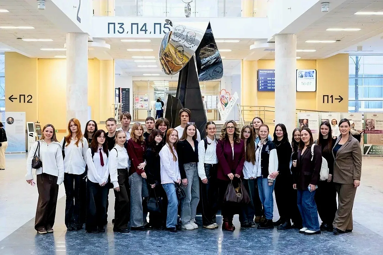 Рады поделиться атмосферой «Посвящения в будущие профессионалы», которое прошло в феврале в МГУ🌟  🎓 