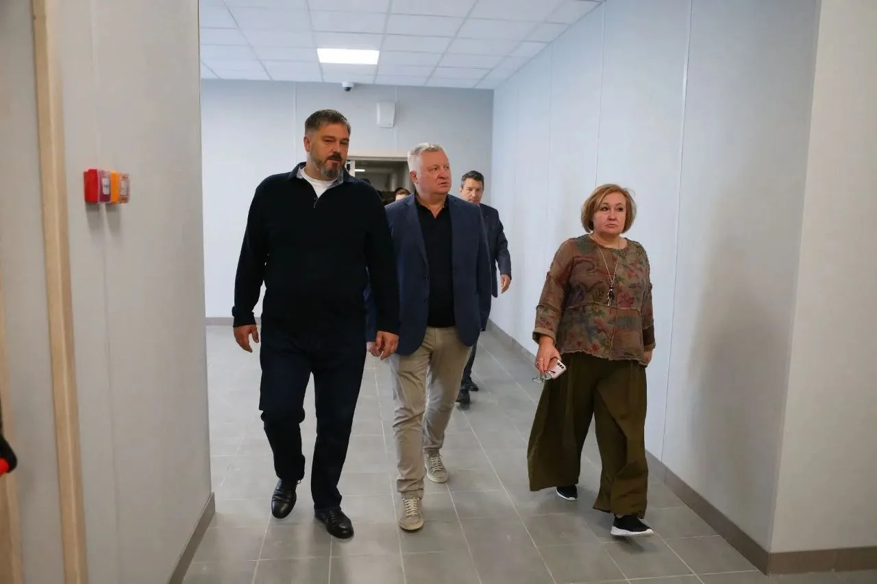 🔹 Сегодня родители будущих учеников знакомились с новой школой имени А. О. Молева. Вме...