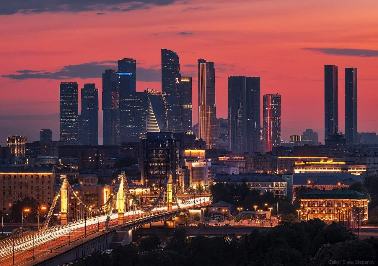 Небоскрёбы Москва-Сити на закатном горизонте ✨