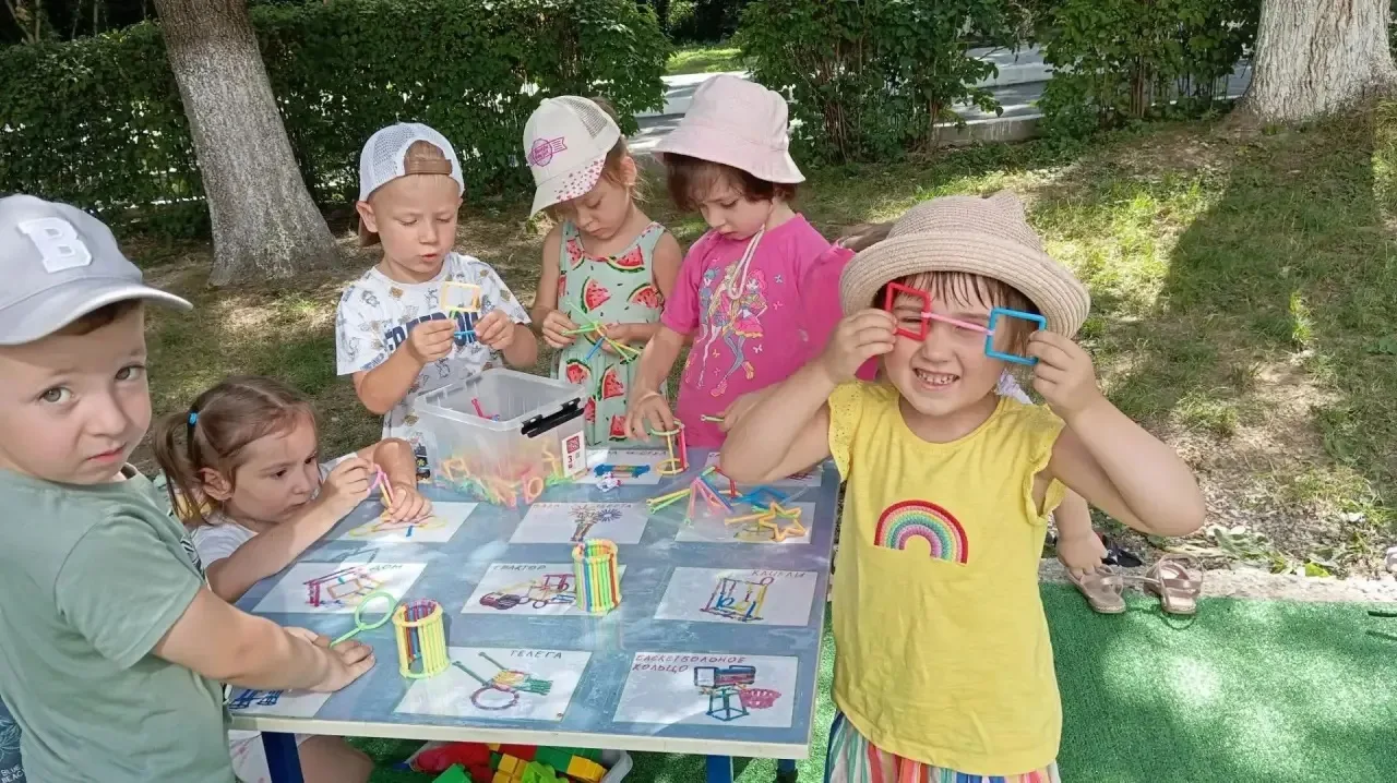 🌈На этой неделе в группе "Малинка" главная тема -«Дружба». ❤️

Сегодня на игровой точке «Стройка» б