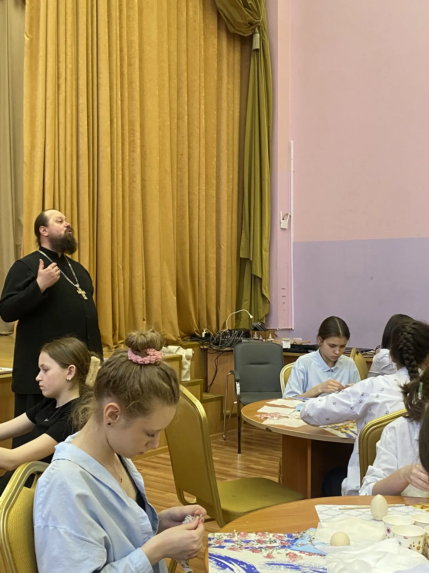 🐣Пасхальный мастер-класс для учеников   7 а класса провела Анастасия Руднева , педагог по флористике