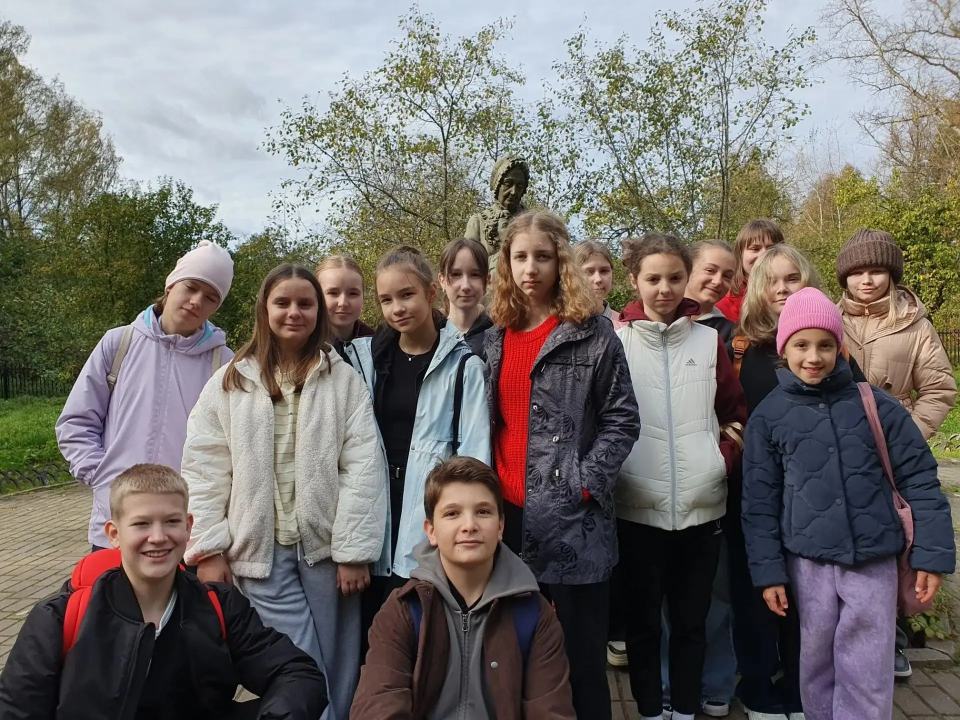 🍁 Наши шестиклассники вчера побывали на экскурсии в Захарово - Большие Вязёмы.
