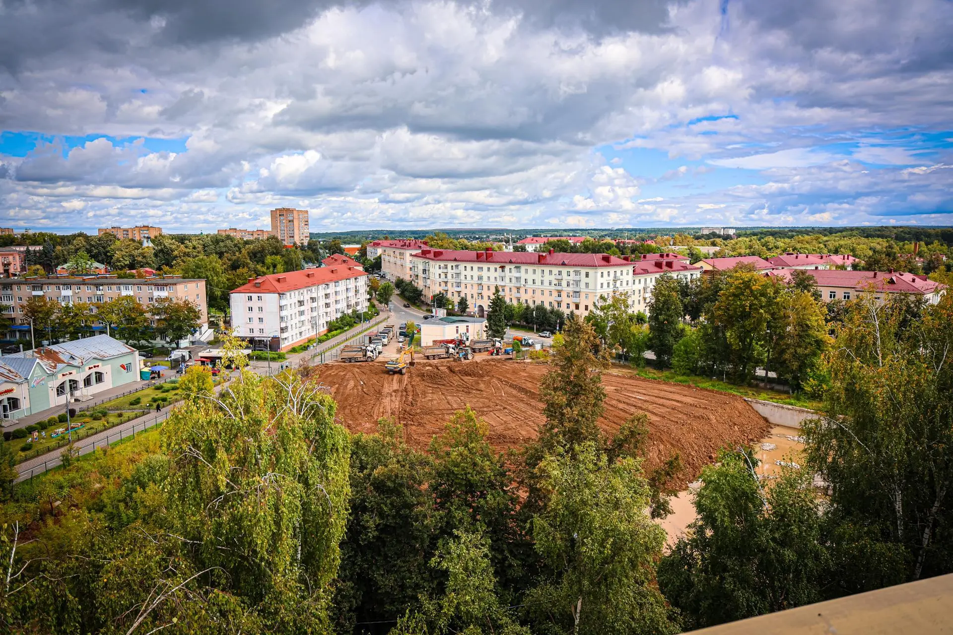 В городском округе Клин на улице Гагарина подходит к концу первый этап создания сквера ...