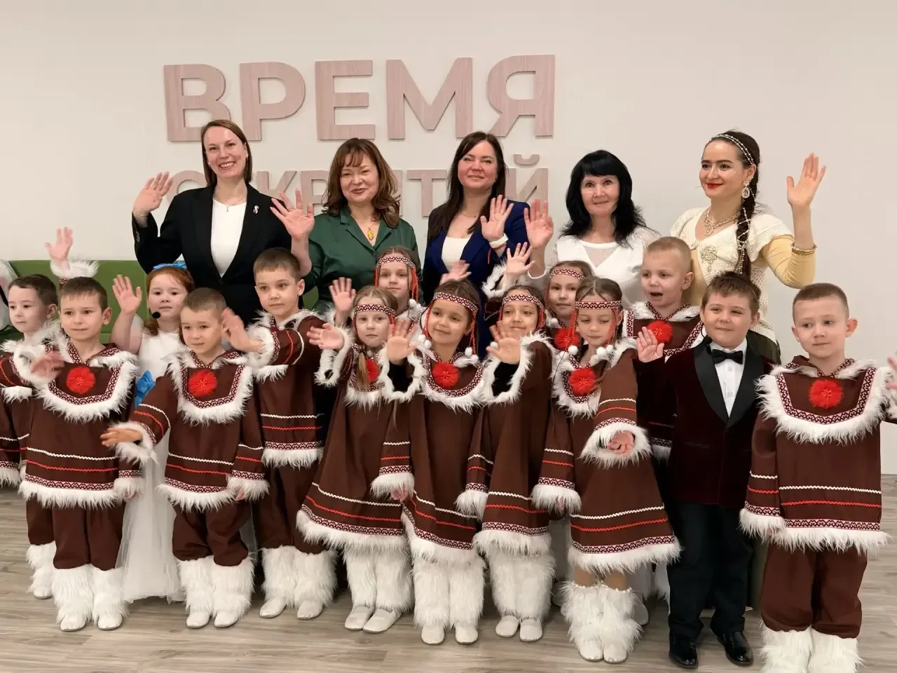 В Гимназии №107 «Открытие» торжественно завершился фестиваль «Росинка — 2026»
