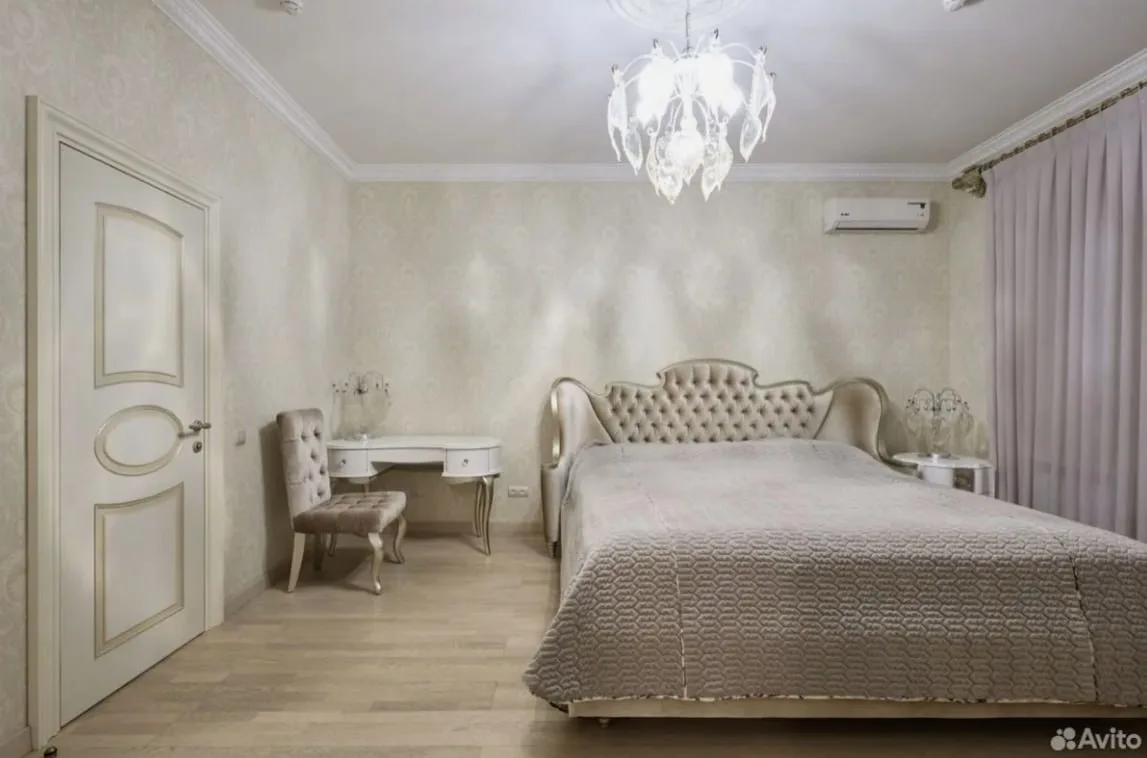 В центре Казани продают четырехэтажную резиденцию за 279 млн рублей.