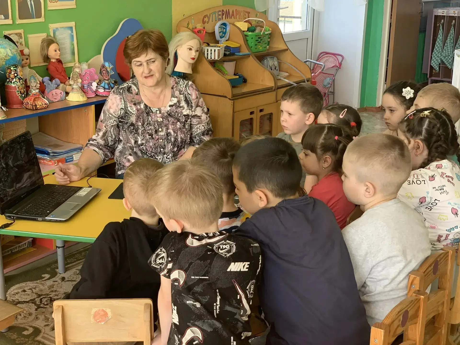В старшей группе прошла увлекательная тематическая неделя, посвящённая Дню космонавтики.