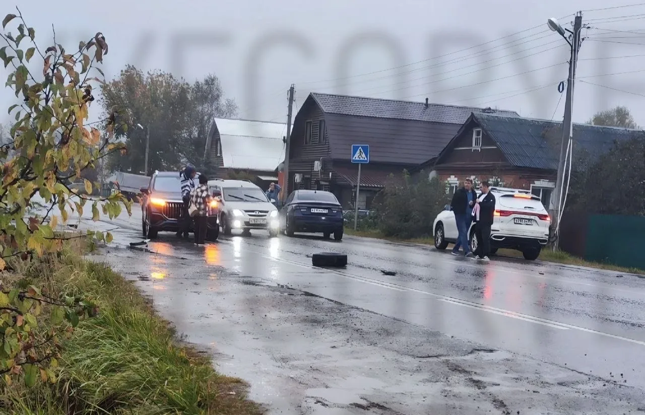 У автомобиля ГАЗель в ходе движения отсоединились два колеса, что привело к повреждению...