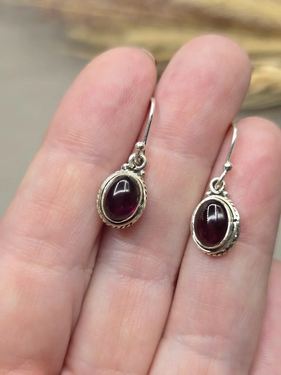 Серьги с натуральным гранатом — ваш источник страсти и энергии! ❤️ Этот огненный камень...