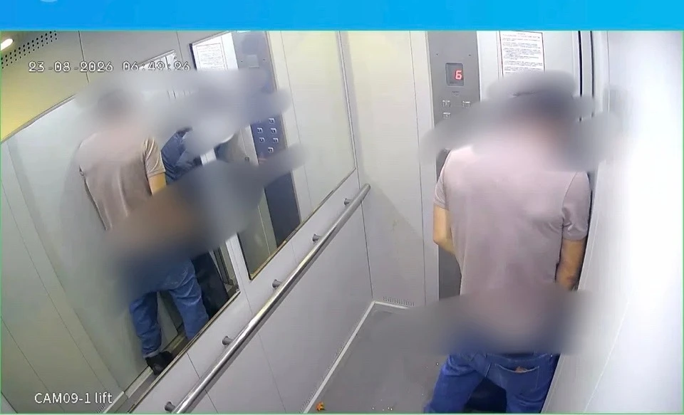 Прошу анонимно. Синие «ж*******» устроившие сегодня «утехи» в 10 мкр д.63в, посмотрите ...