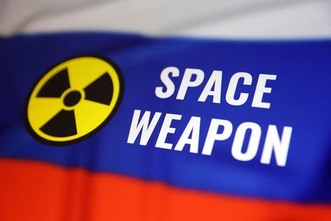Командующий Космическим командованием ФРГ: Россия может работать над ядерным ударом в космосе

Немец
