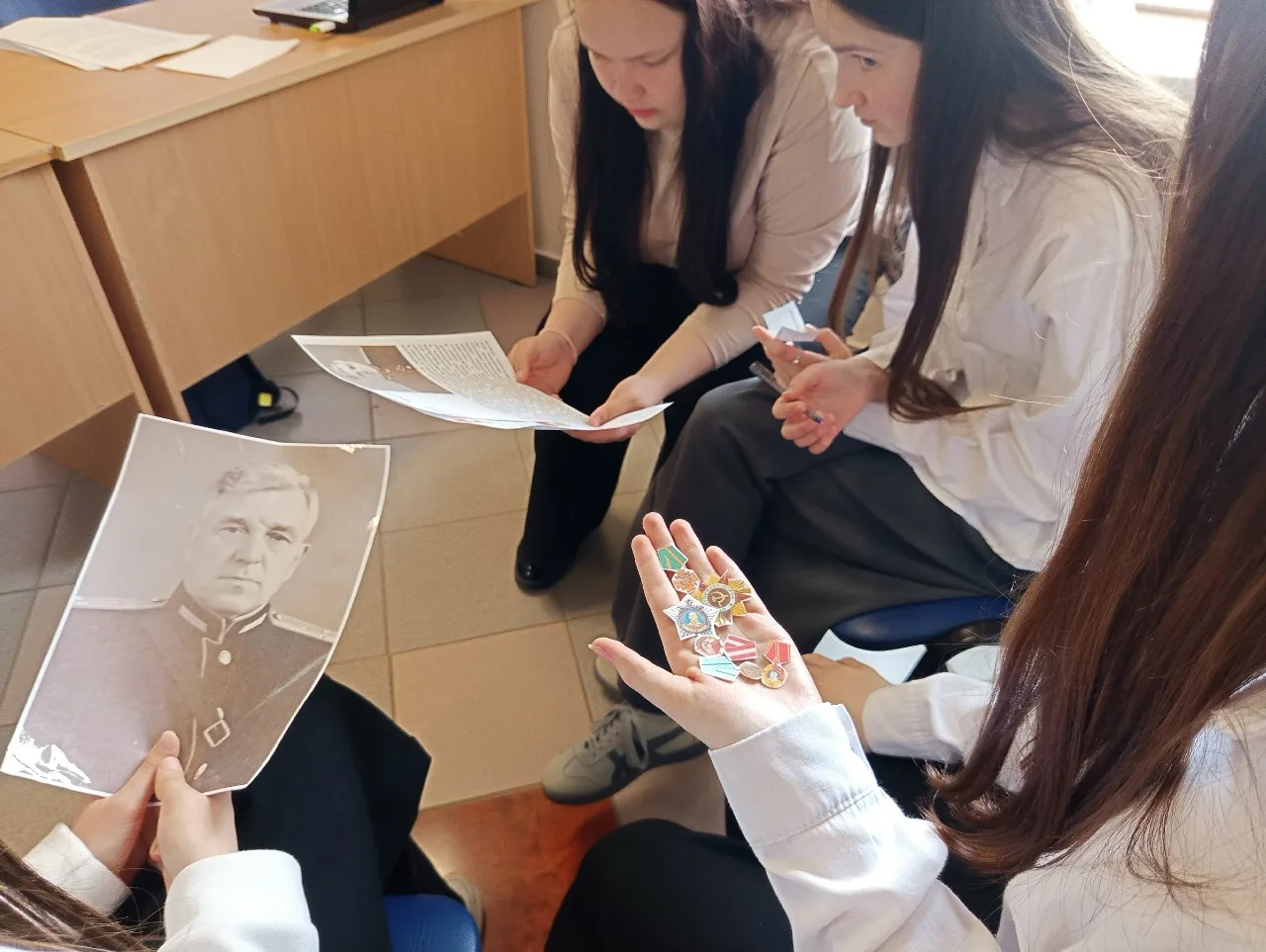 Путешествие во времени состоялось! 🕰️ Специалисты Зуринской библиотеки приобщают старш...
