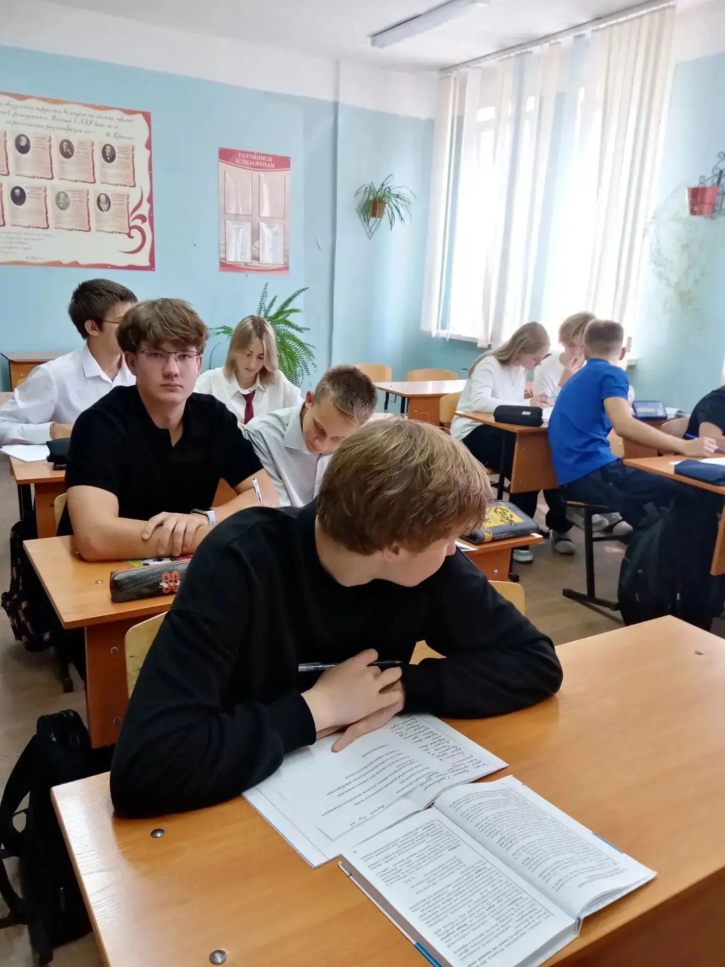🖋 В День грамотности и День языков народов России в среднем и старшем звене прошли уро...