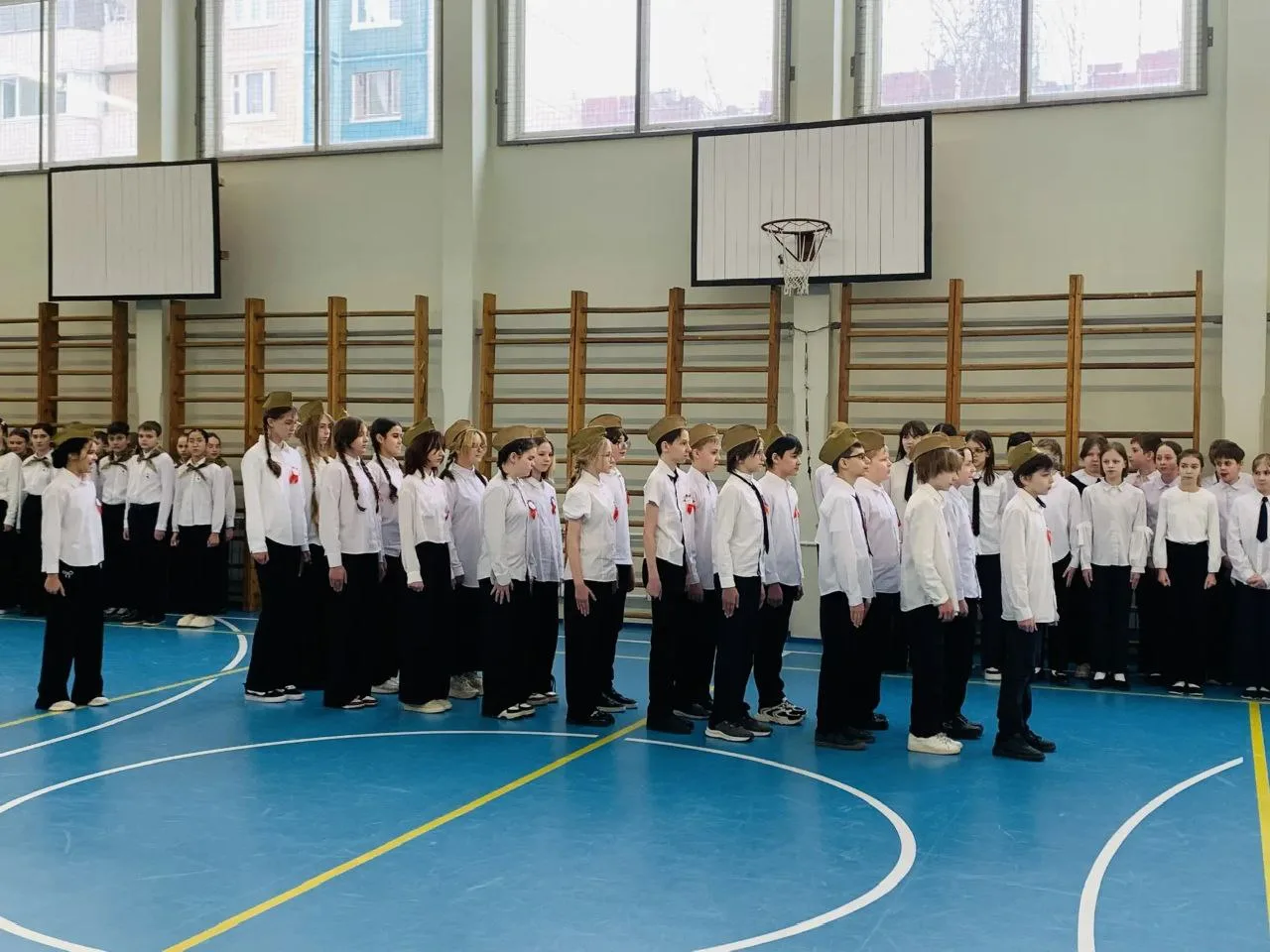 20 февраля в нашей школе прошёл традиционный «Смотр строя и песни», посвященный Дню защитника Отечес