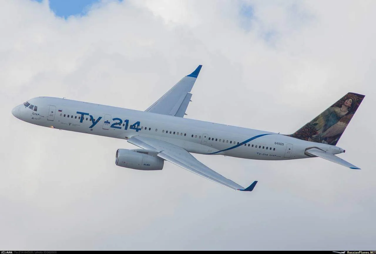 Ту-214 и кусочек искусства.