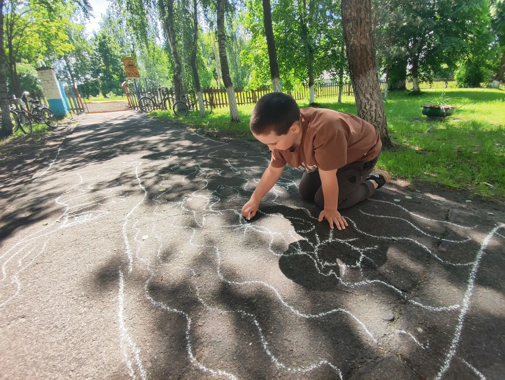 👫1 июня, в Международный день защиты детей, Евдокимовская школа превратилась в игровую...