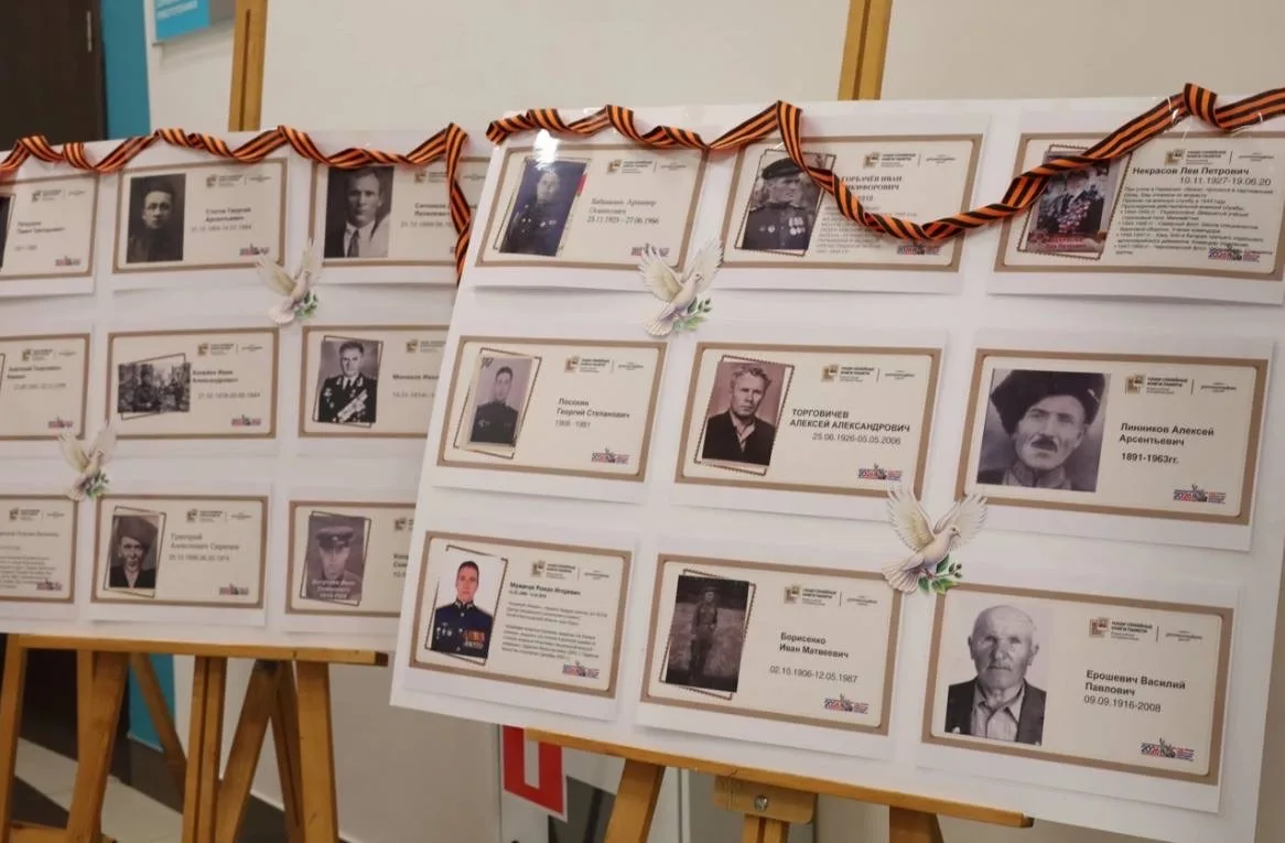 📸 История страны в лицах семей: выставка «Наши герои» в АГПУ  В преддверии Дня Победы в холле второг