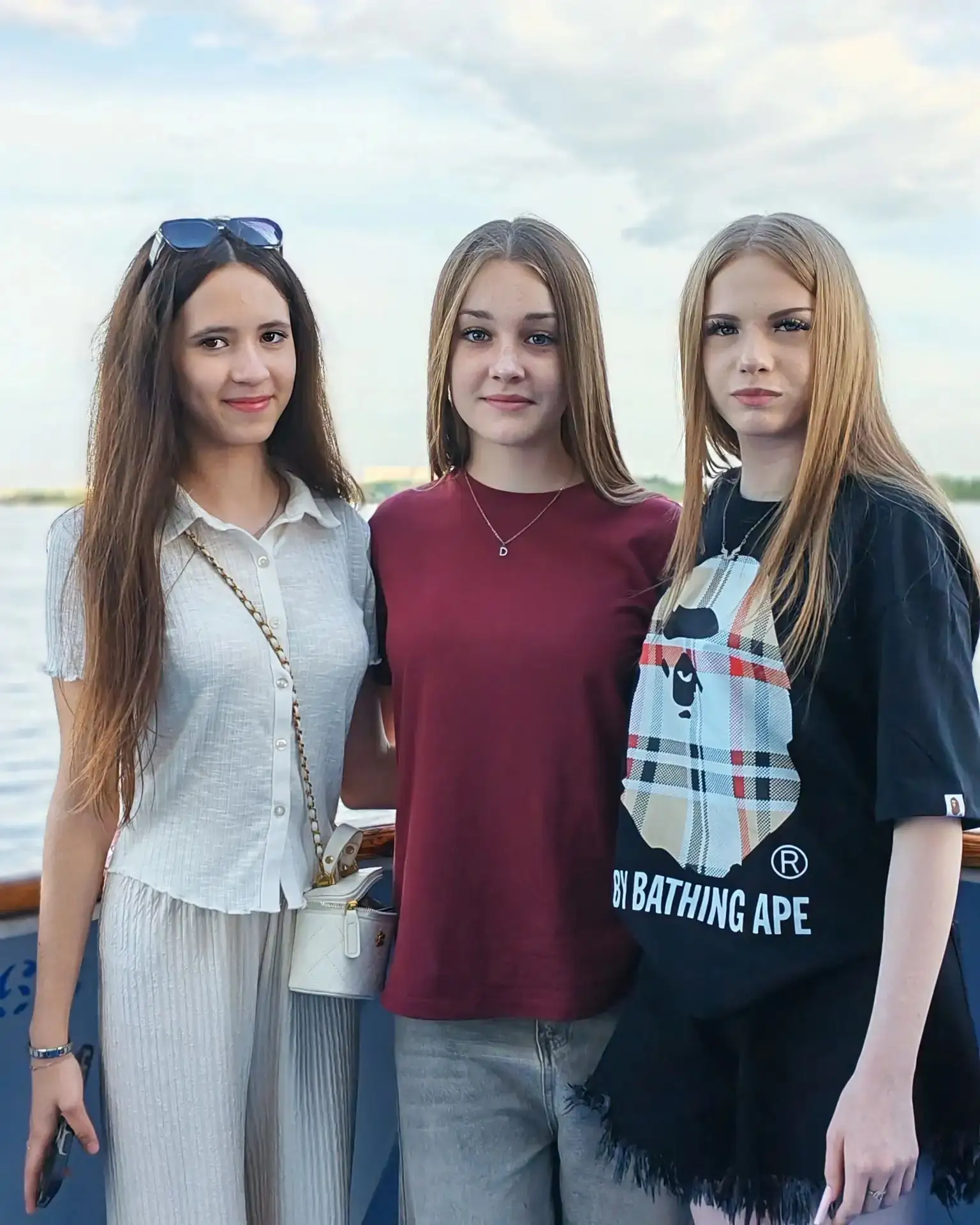 7 г  прогулка по Волге на теплоходе.