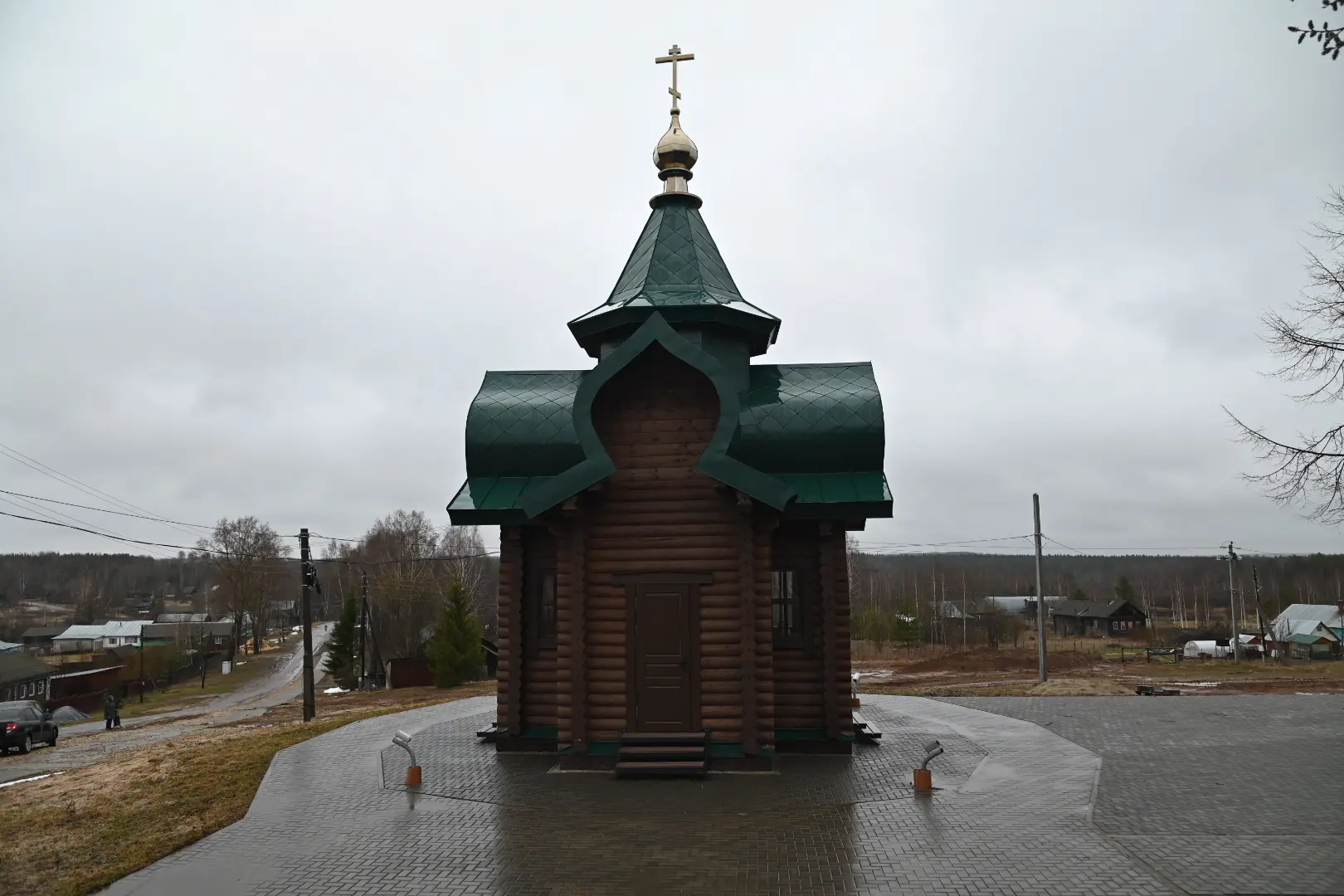 В Монастырском. Село Монастырское - одно из самых красивейших мест крестного хода. Паломники заходят