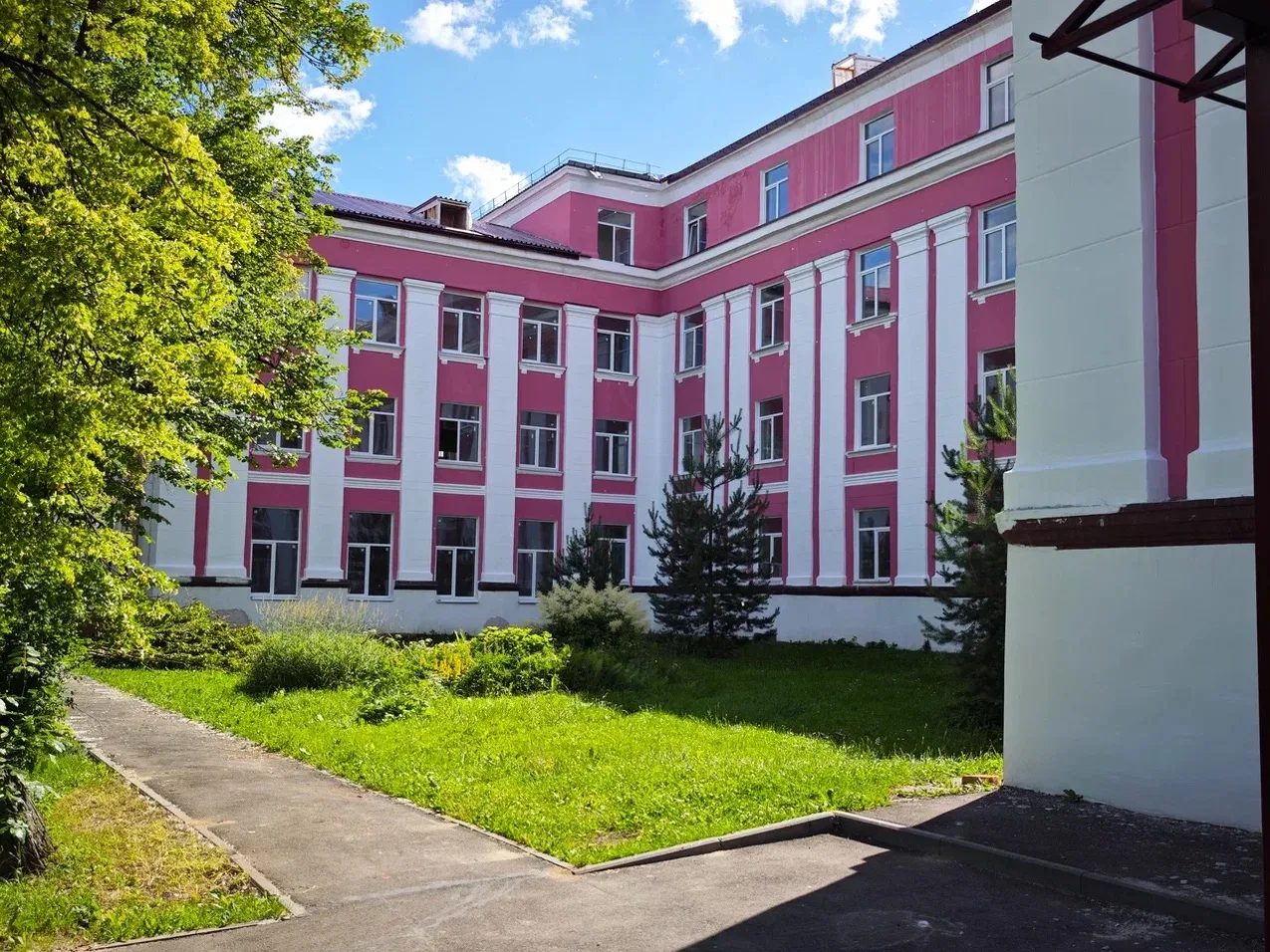 🏫 В Ярославле обновляют школу, которой больше 70 лет