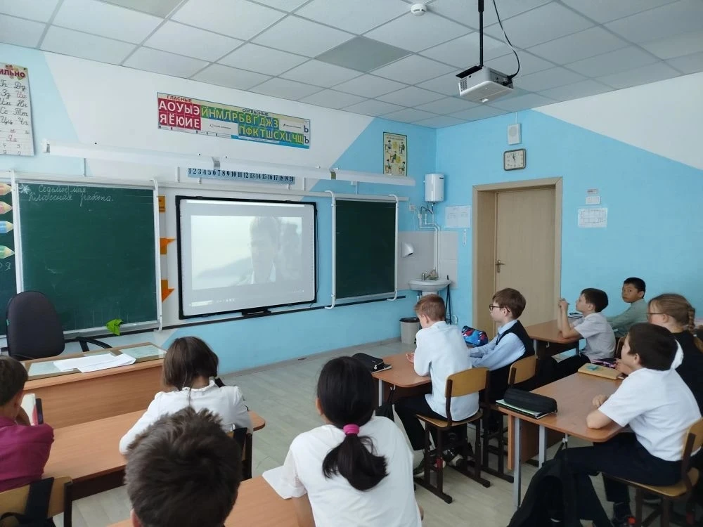 📅 В преддверии 9 мая в школе прошли памятные мероприятия, посвящённые Дню Победы!  В этом году мы по