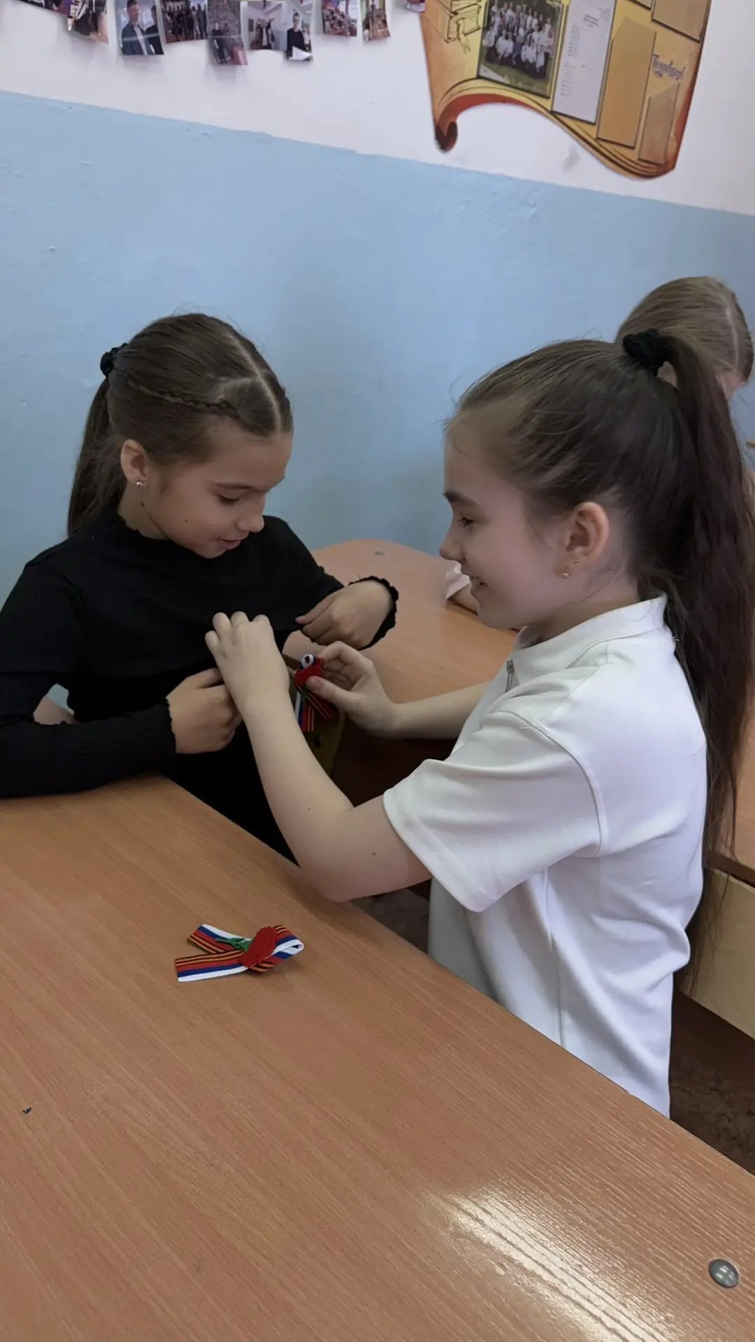 🕊️ Наша школа продолжает участвовать во Всероссийской акции «Георгиевская лента».  Но этот день запо