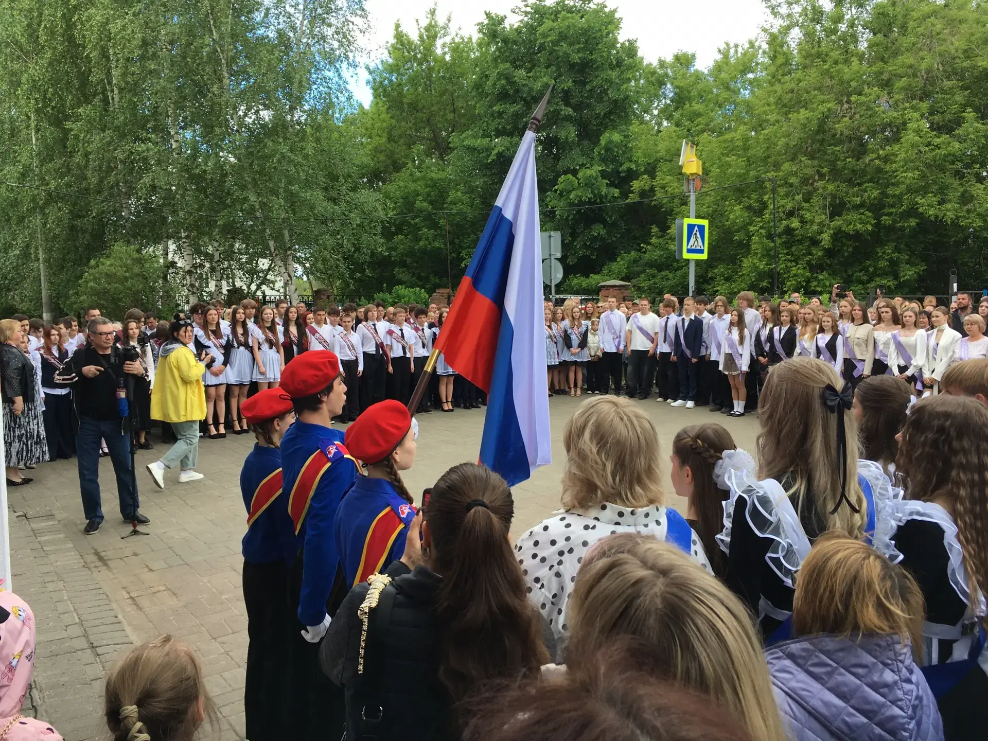 Выпускной ринг 9 классов 🎓✨  Уважаемые педагоги, родители и учащиеся!  В нашей школе состоялся выпус