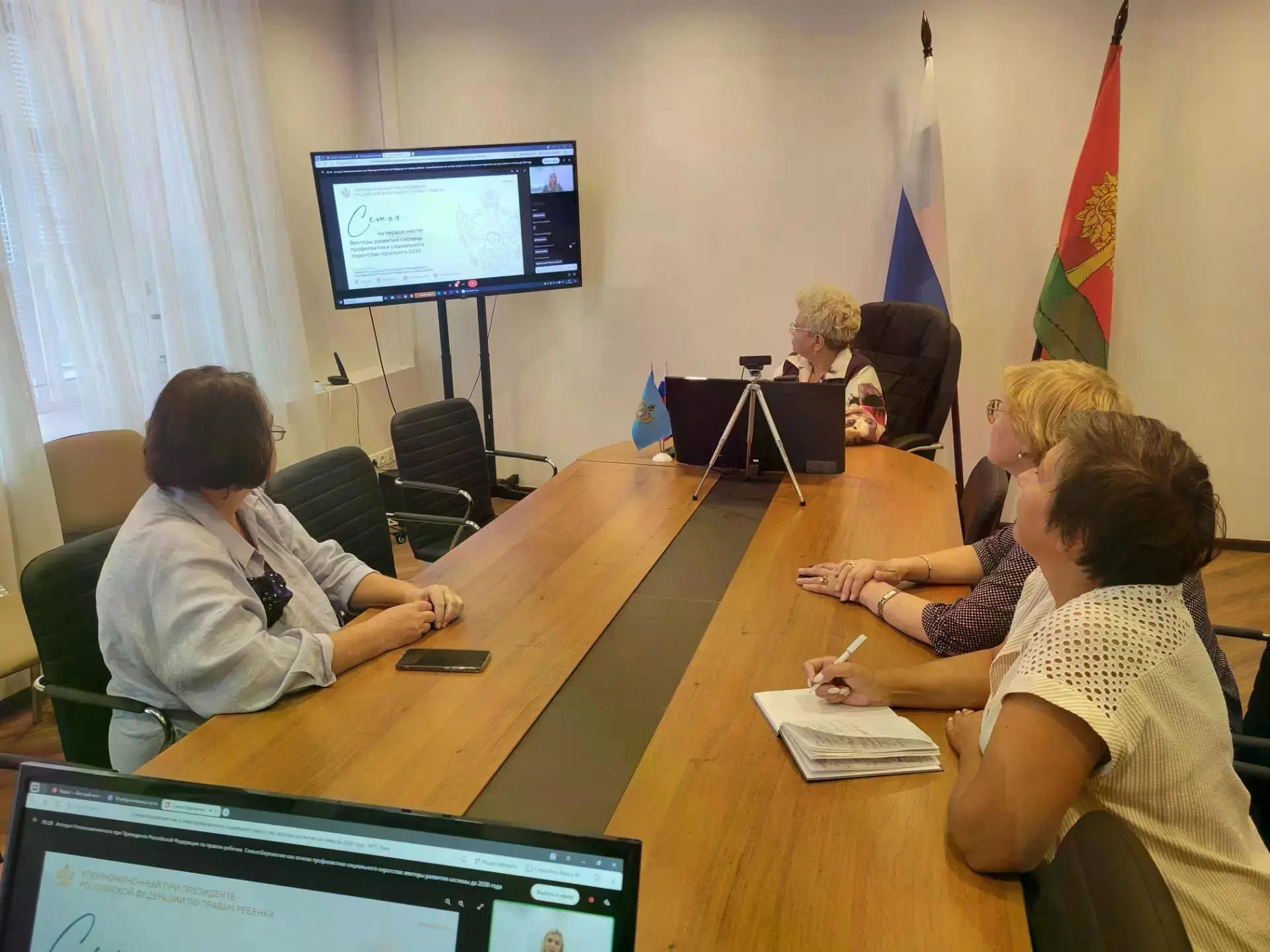 Уполномоченный по правам ребёнка Оксана Хлякина приняла участие в вебинаре по профилакт...