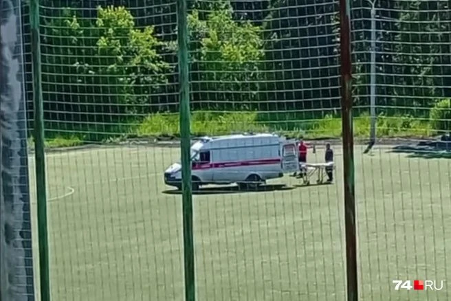 Ребенок травмировался во время футбольного матча на стадионе «Калибр» в Челябинске. 14-летнего мальч