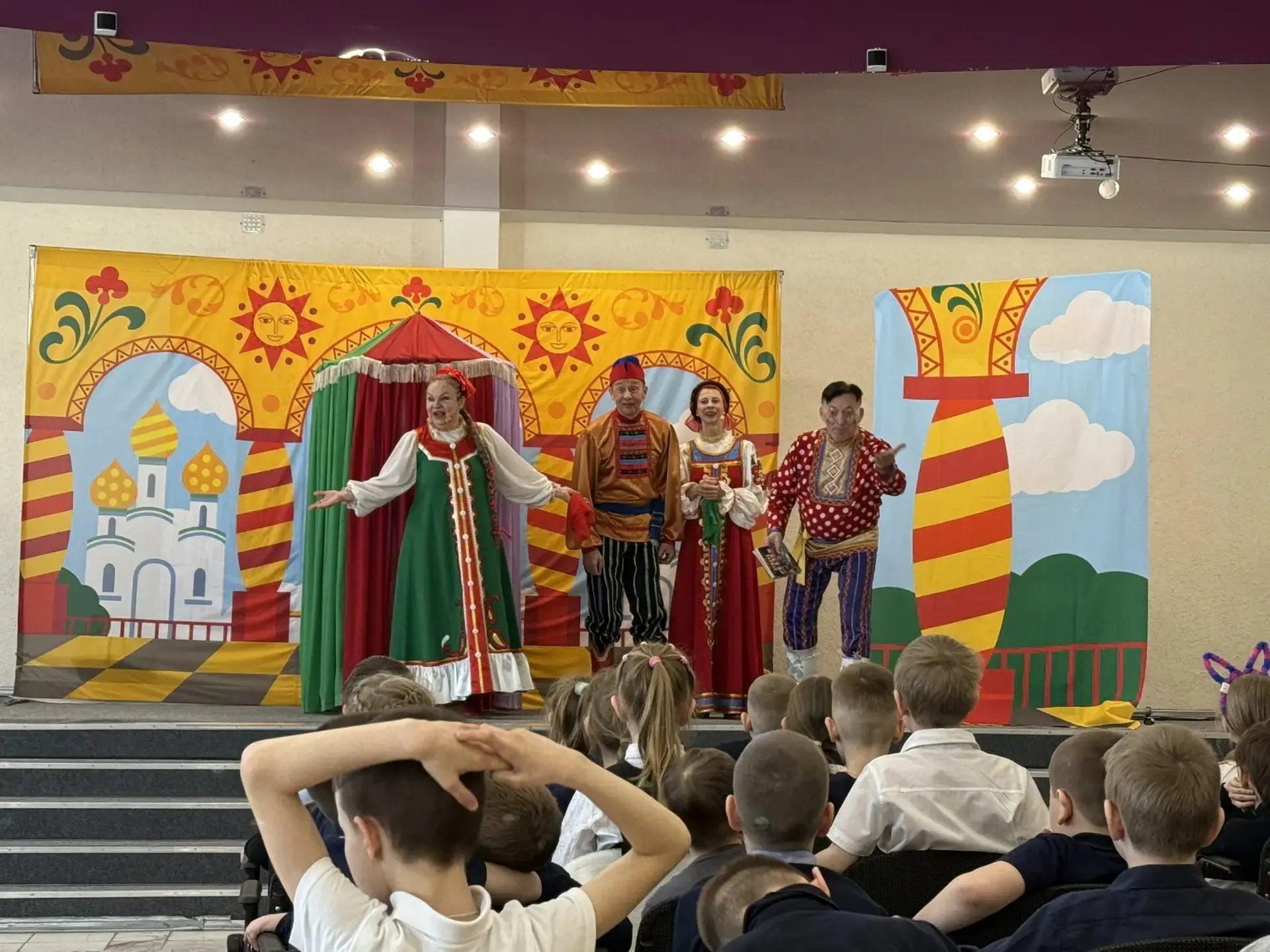 Волшебство на сцене: «Сказка о золотом петушке»🐔

Для наших юных зрителей случилось настоящее театр
