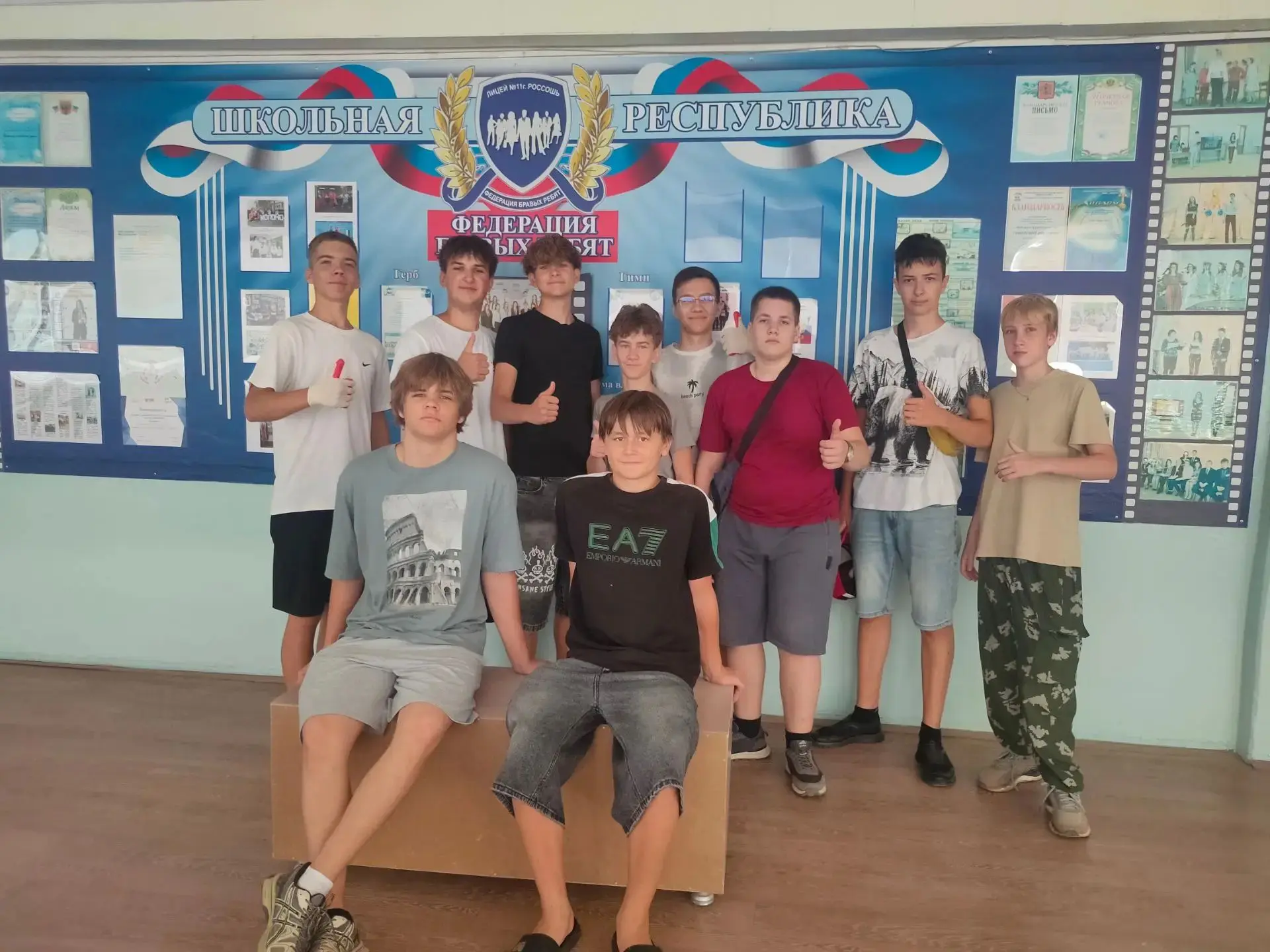 Уборка школы: 9А класс в действии