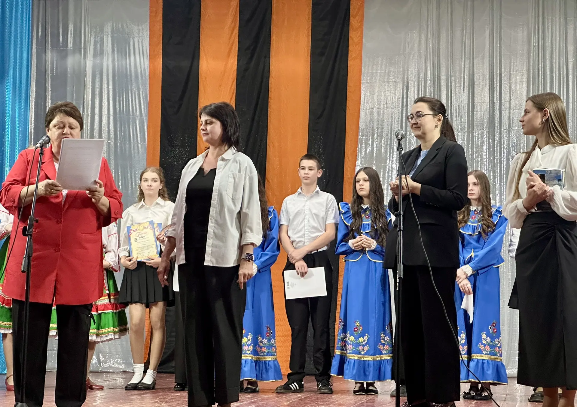 🇷🇺🕊️Ежегодный патриотический конкурс «Пою моё Отечество!» среди 9-10 классов.   💐Победителями конкур