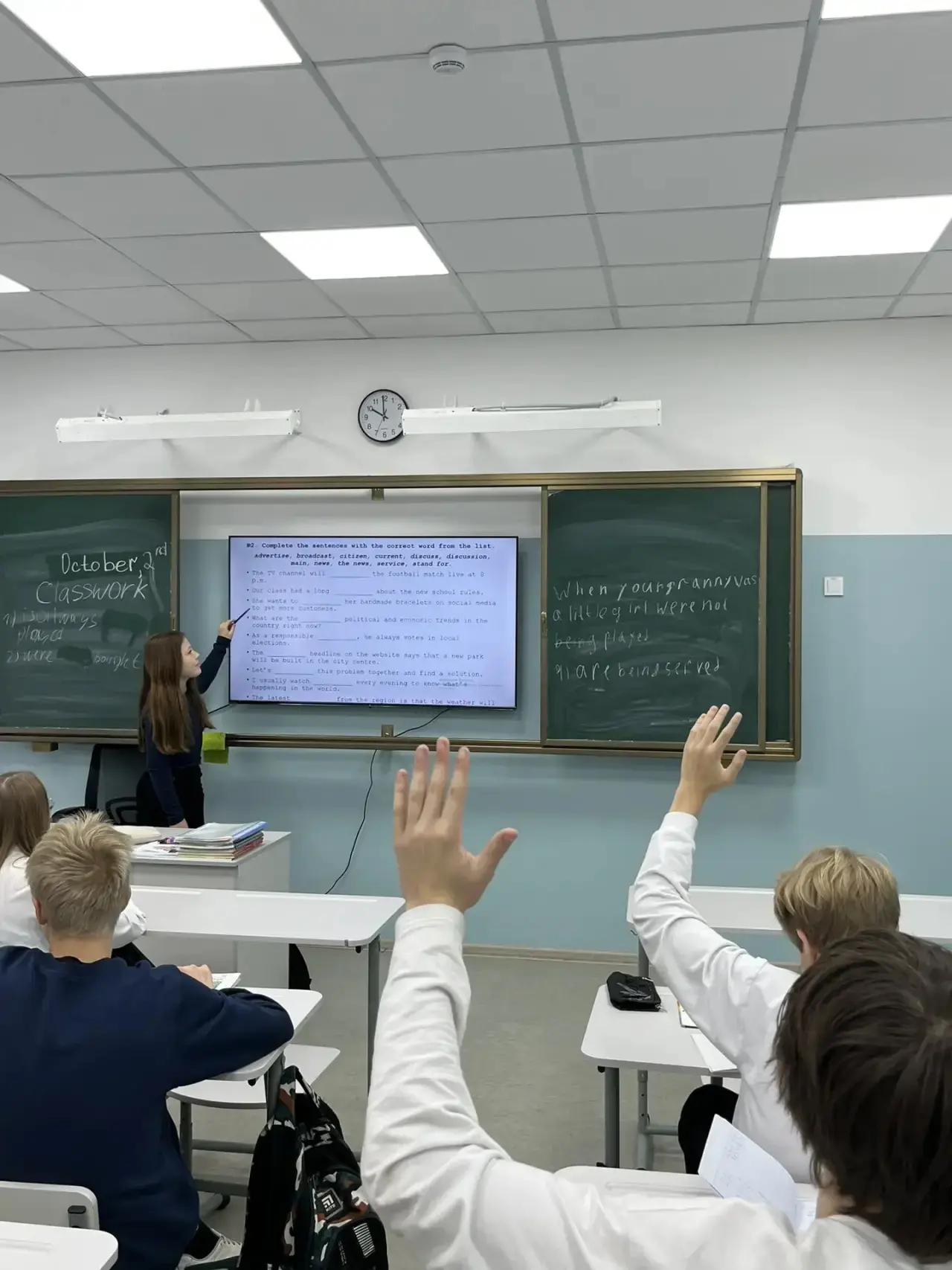 🎉 Накануне Дня учителя в Первой школе прошёл День самоуправления!