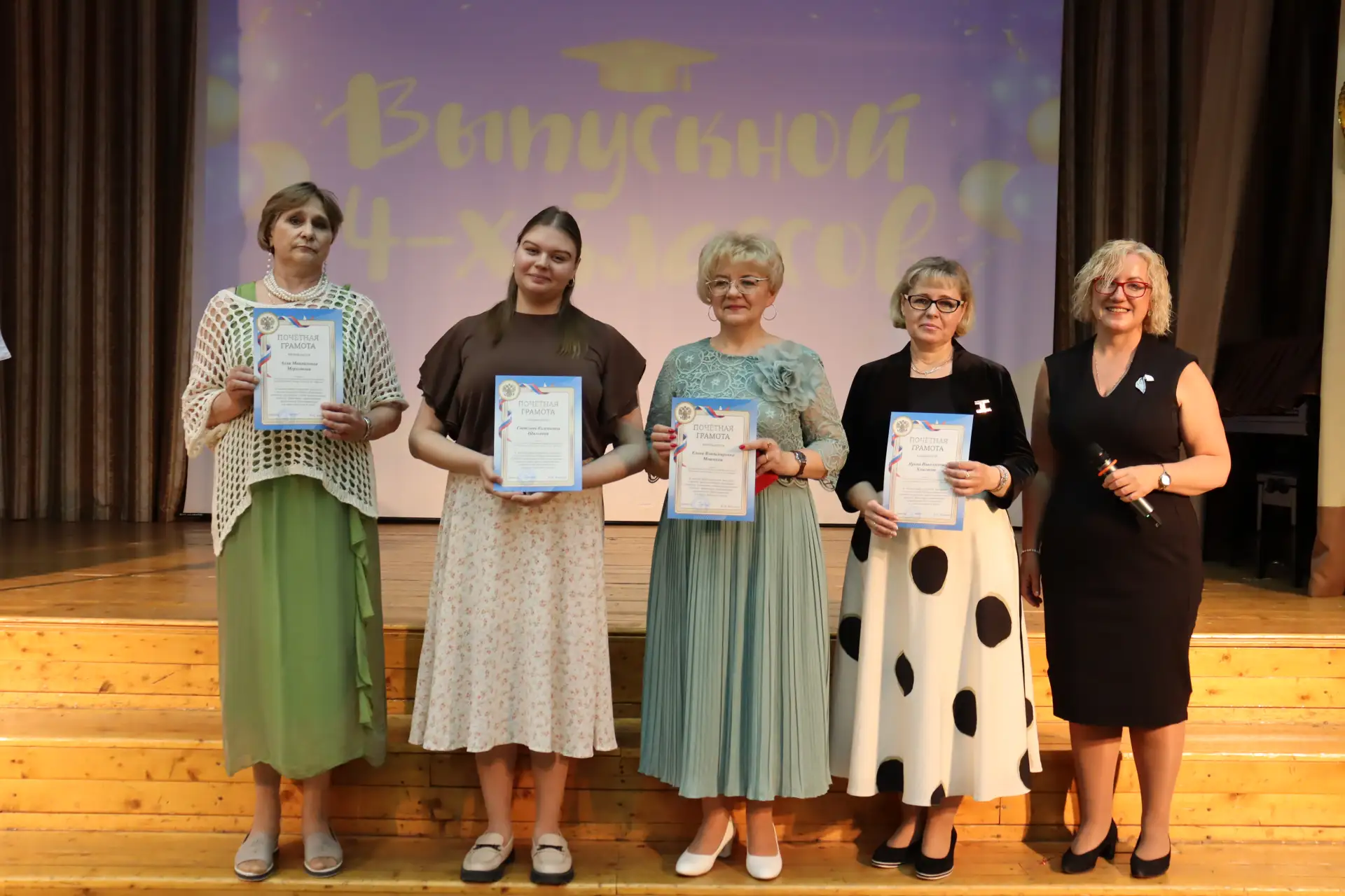✨ До свидания, начальная школа! ✨  🎓 В нашей школе прошли выпускные для учеников 4-х классов. Праздн