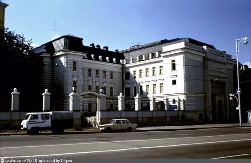 Здание Музея личных коллекций 1990–1996