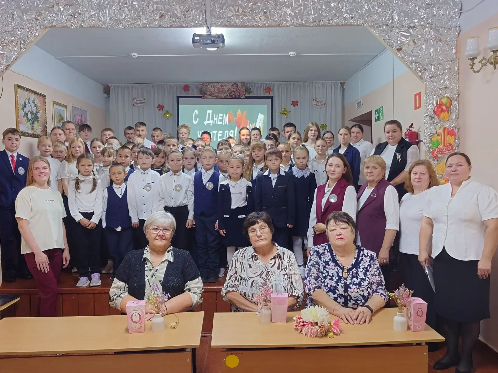 ✨Классная встреча: говорим «спасибо» тем, кто был нашей первой опорой в школе!