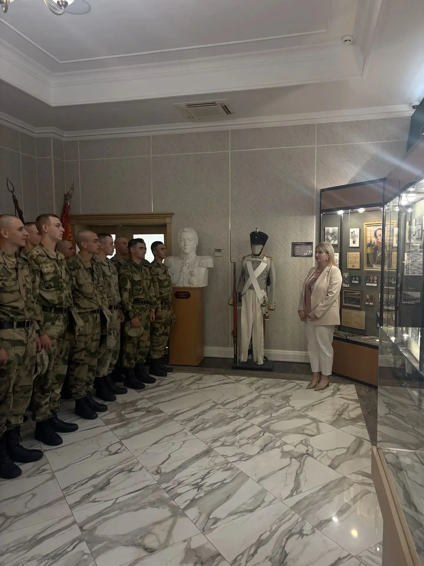 🏛️ Личный состав войсковой части 3186 побывал в музее ОДОН и библиотеке ГДО «Реутов»!