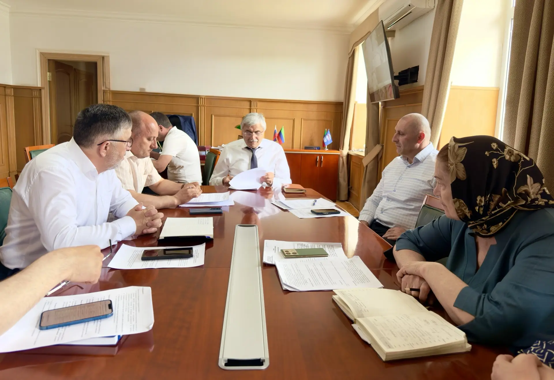 🌍В Новолакском районе прошла еженедельная планерка под руководством главы муниципалитета Мамати Гамз