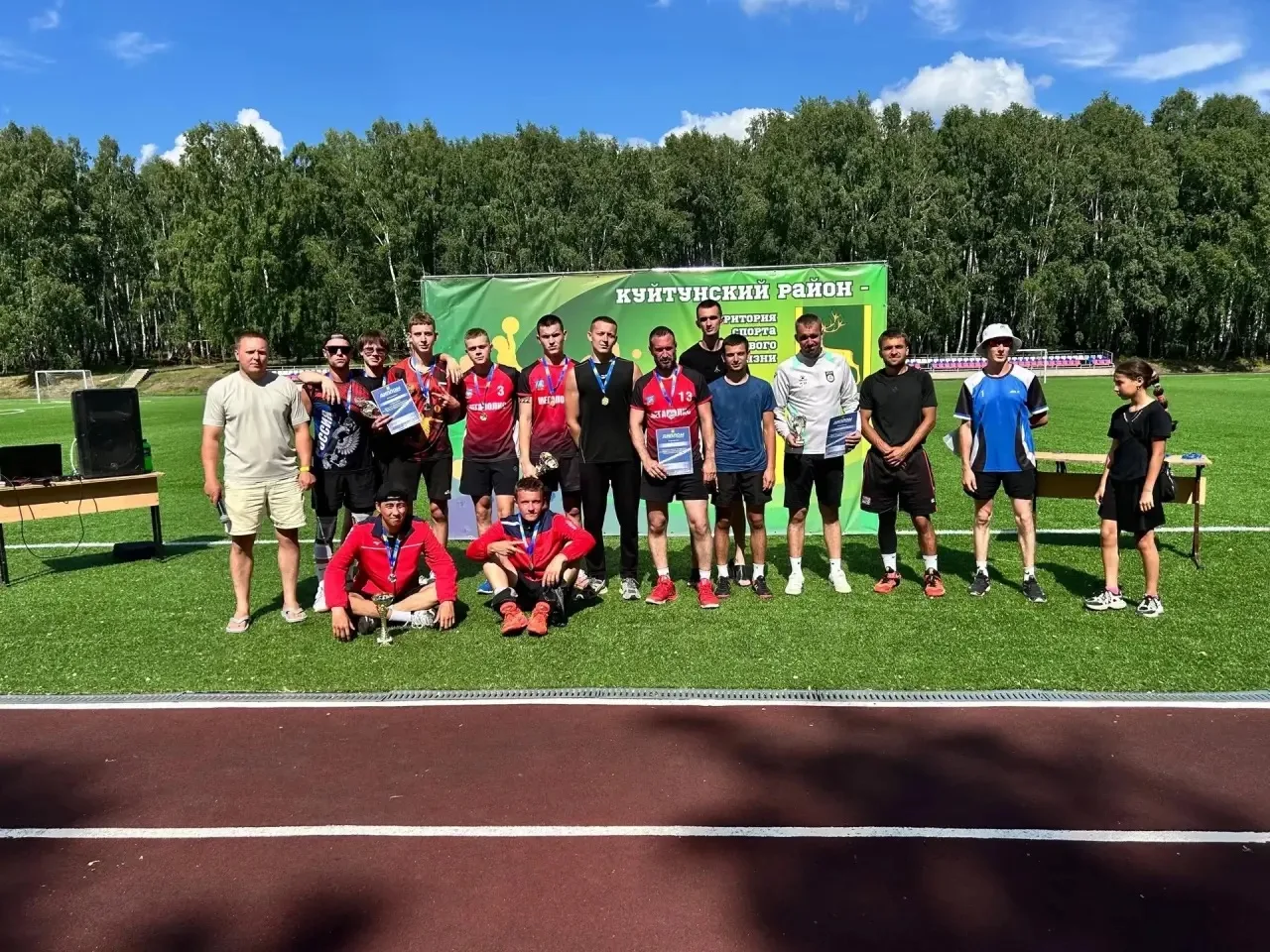 🏐25 июля в поселке Куйтун проходил турнир по парковому волейболу среди мужских команд посвященный с