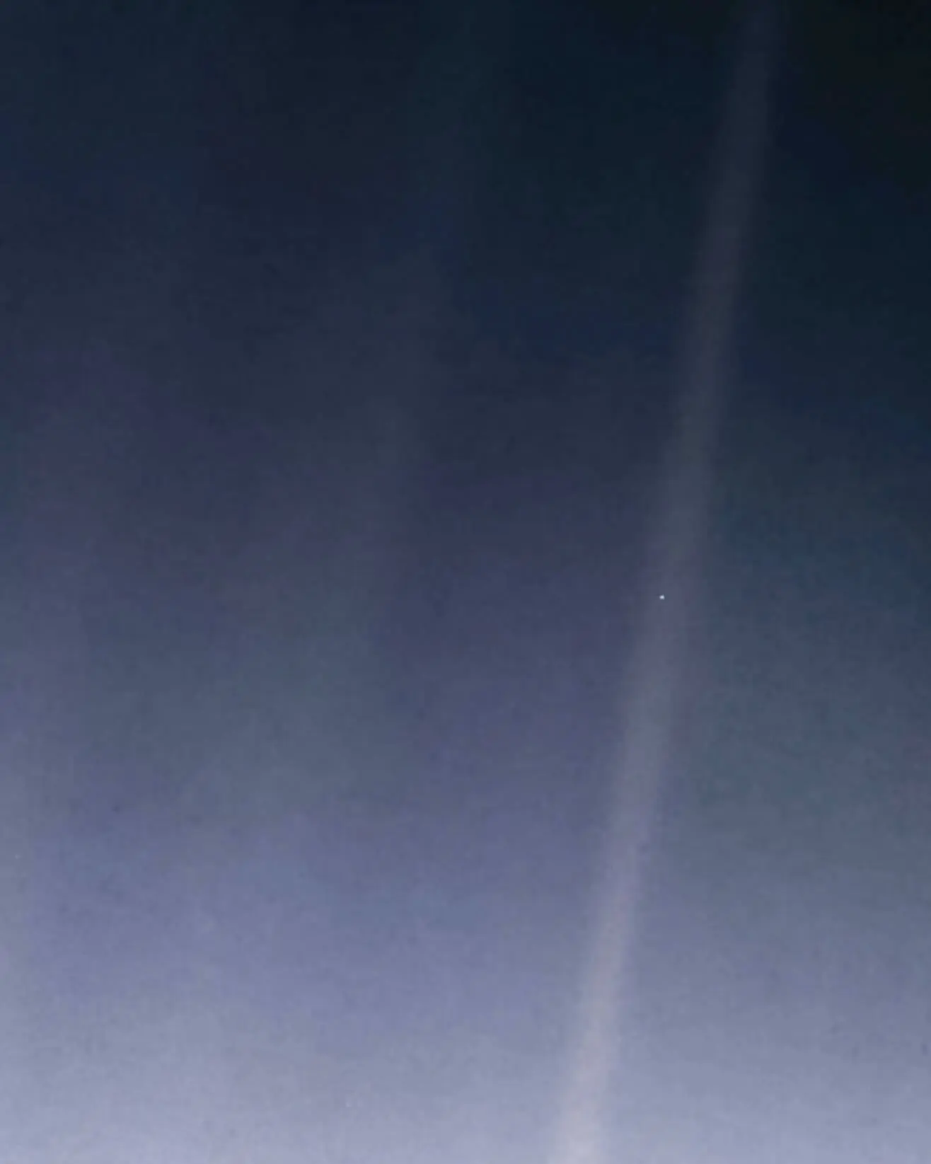 14 февраля 1990 года Voyager 1 развернул камеру в сторону Земли и сделал один из самых ...