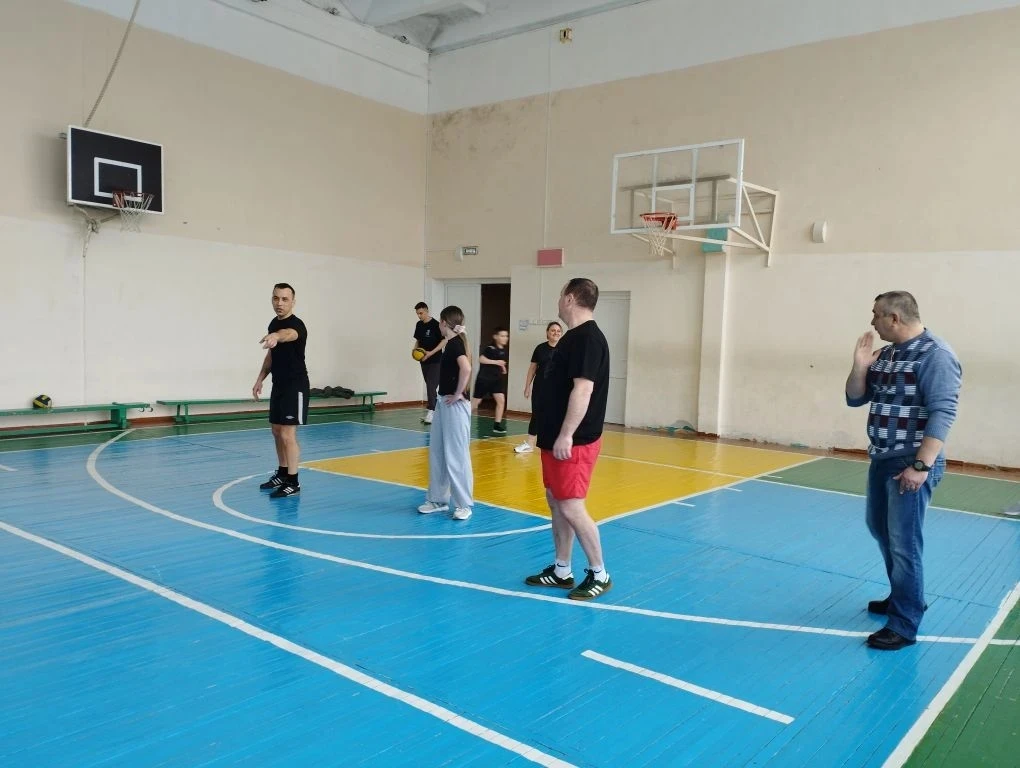 🏐✨ Сегодня в нашем спортивном зале было по-настоящему жарко!   В преддверии весенних каникул состоял
