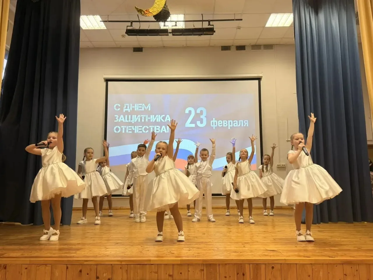 ⭐️ День защитника Отечества  📍 Ленинский проспект, 34А  🤩 В нашей школе состоялся праздничный концер