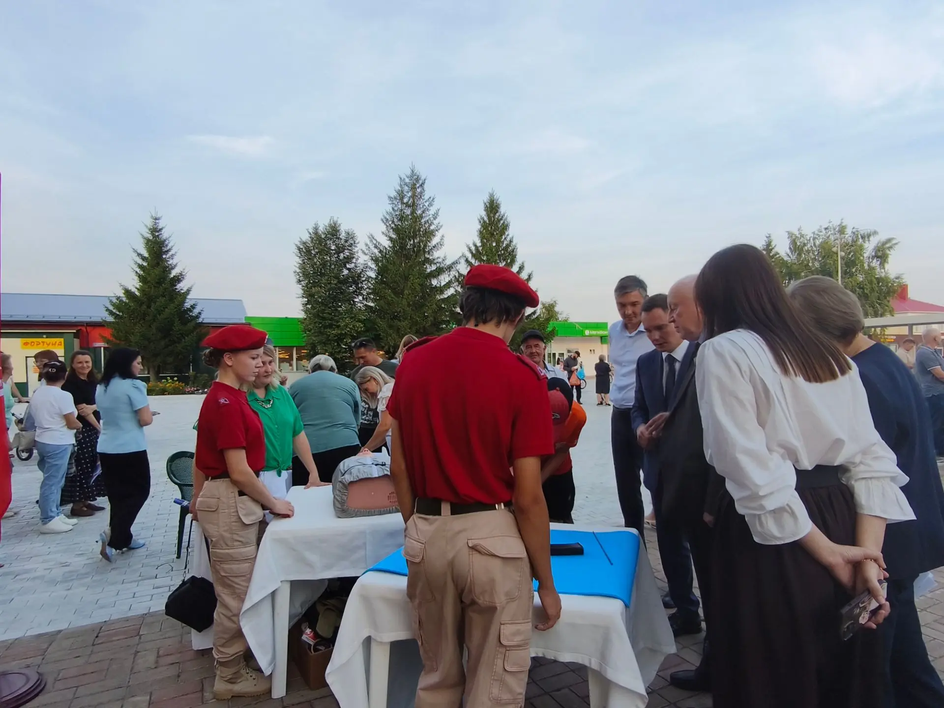 Сегодня на главной площади районного Дома культуры прошёл фестиваль, посвящённый труду ...
