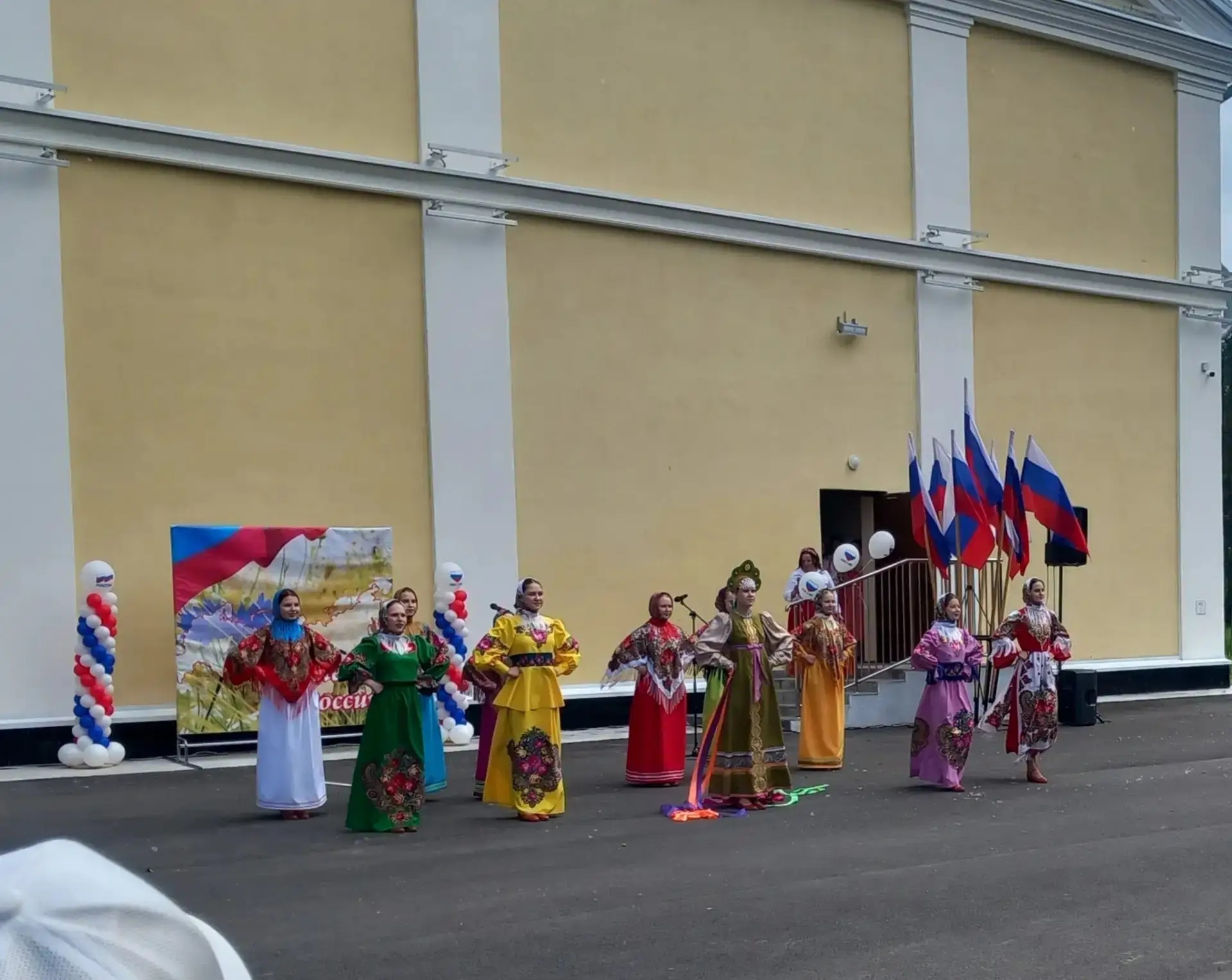 Сегодня, 12 июня, наш город наполнился атмосферой гордости за нашу великую Родину!🇷🇺

На площадке 