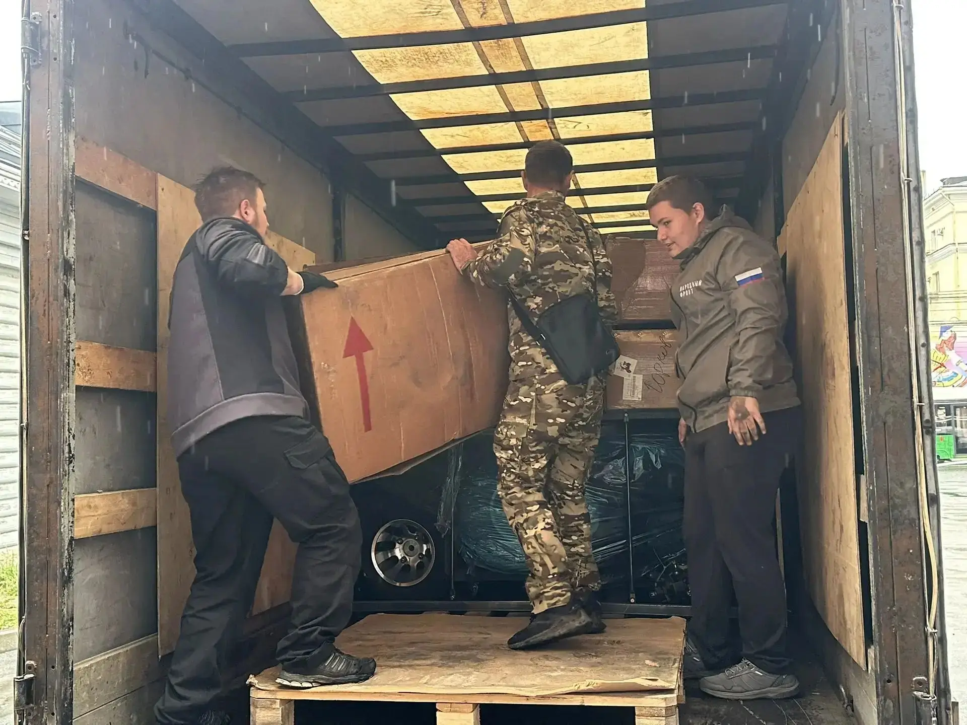 02.10.26, студенты ЧИПС УрГУПС, проживающие в общежитии номер один, передали гуманитарн...