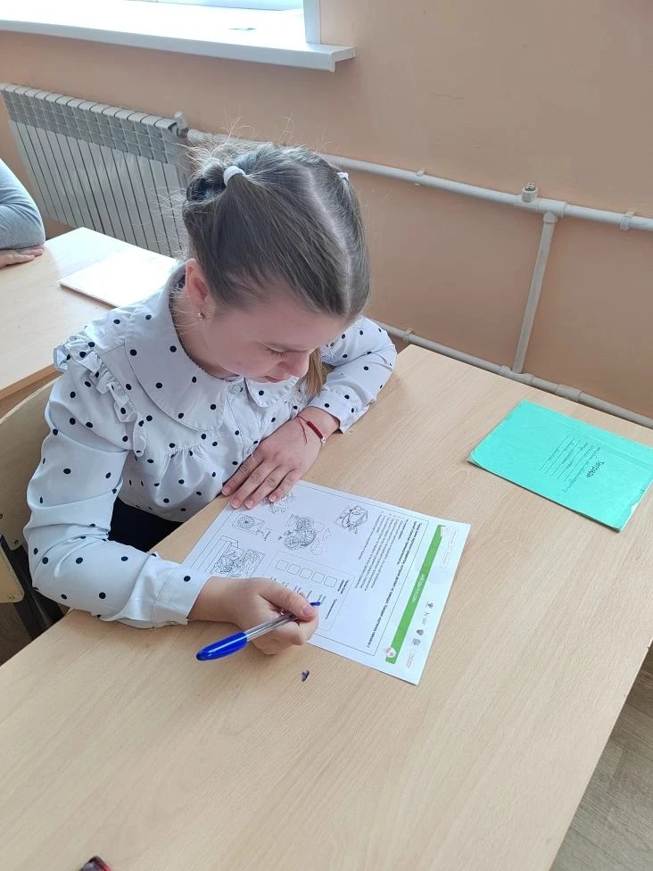 💫 16 марта в нашей школе прошли уроки "Разговоры о важном", на тему: "Заводы России" 📢 
 
Учащиеся